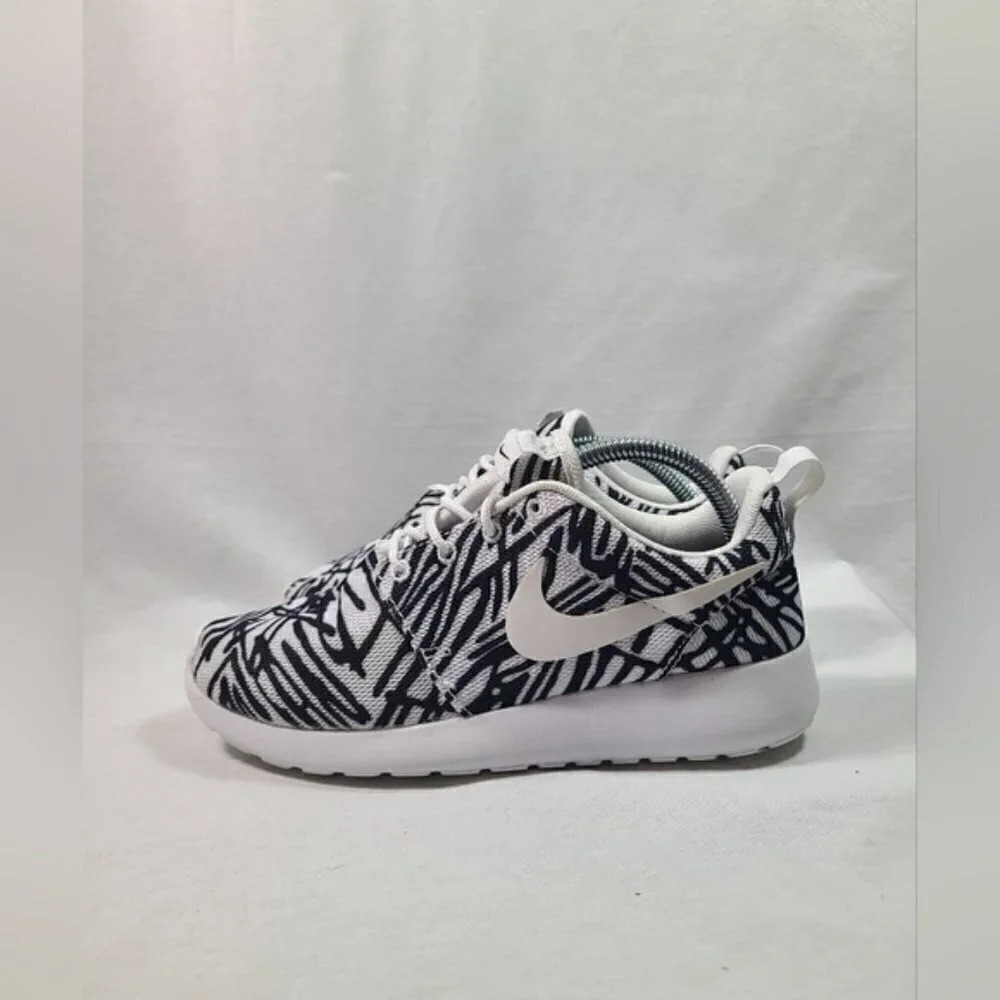 Nike Womens Roshe One 599432-110 Black Running Shoes Sneakers Size 6